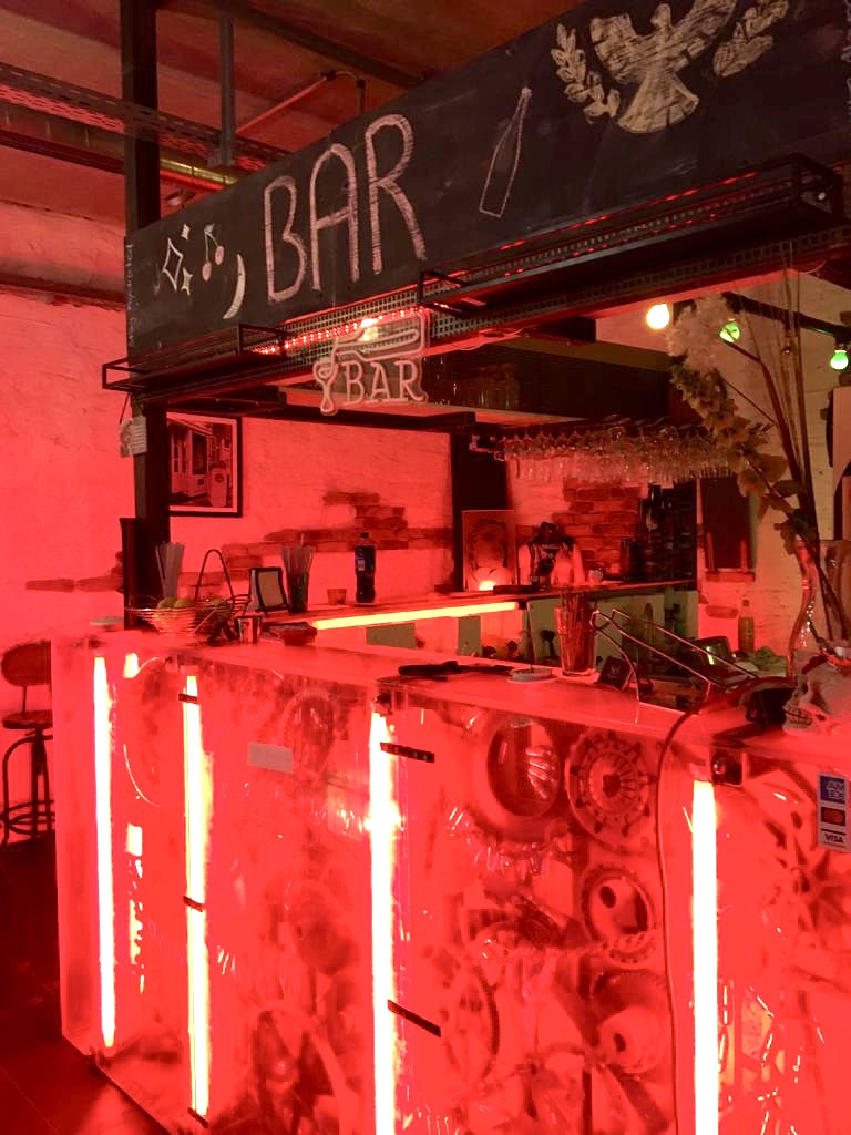 Bar, Tresen